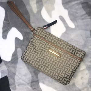 tommy hilfiger wristlet